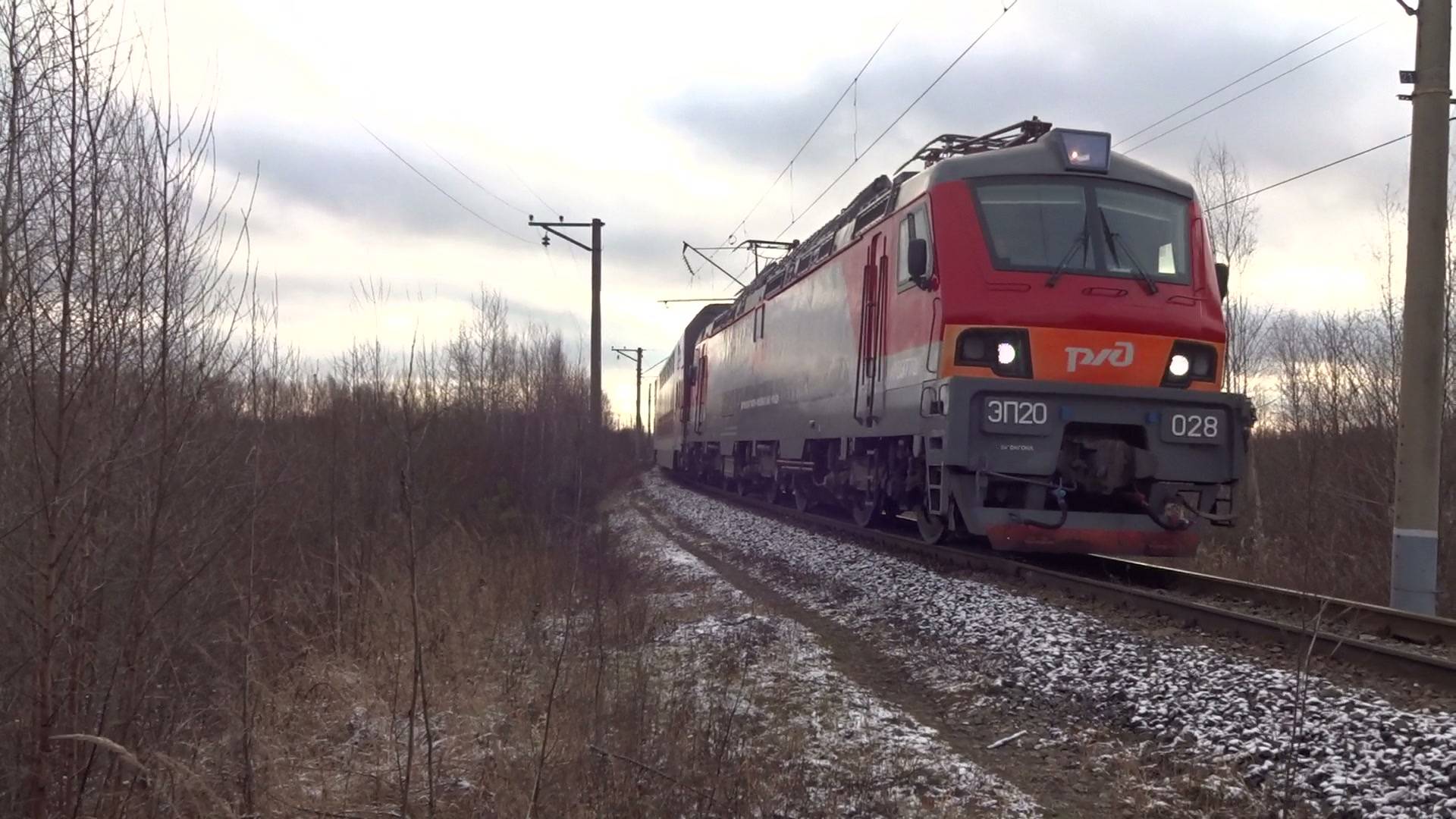 Электровоз ЭП20-028 с двухэтажным поездом №63Й Самара - Санкт-Петербург смотреть онлайн