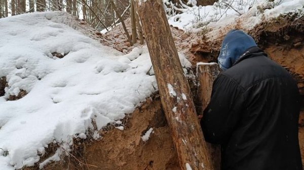 СТРОИТЕЛЬСТВО ЗЕМЛЯНКИ! Пробиваюсь сквозь лед! Копаем землянку RainMan | Bushcraft . Бушкрафт зимой