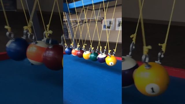 Virtual Exhibit: Newton's Cradle смотреть онлайн