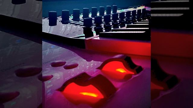 Fanction Loops plays the piano and bass смотреть онлайн