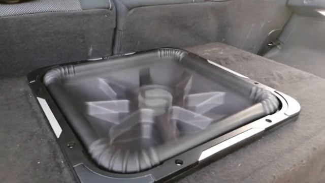 Kicker S12L7 goes brrrrrrr смотреть онлайн