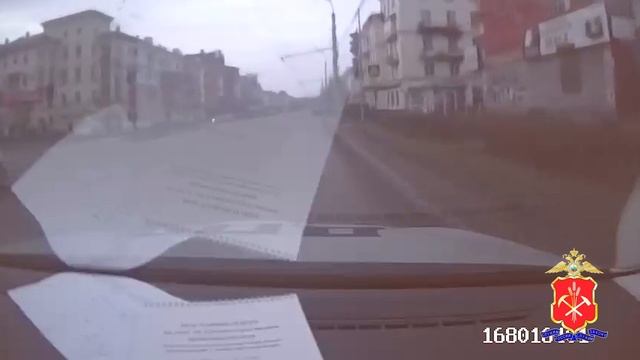 В Новокузнецке полицейские вернули бабушке потерявшегося в чужом городе внука смотреть онлайн