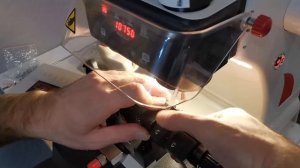 Обзор и сравнение станков для изготовления ключей Xhorse Condor XC-002 и Wenxing Q33A.