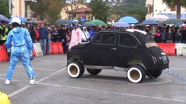 marina di campo. fiat 500 che balla a tempo di musica смотреть онлайн