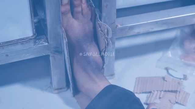 Poor girl was trapped in the freezer. смотреть онлайн
