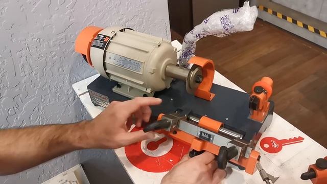 Обзор и сравнение станков для изготовления ключей: Key World 218F и Key World 202A. смотреть онлайн