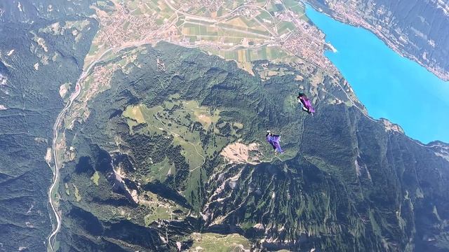 Tandem wingsuit par Skyvibration à Interlaken смотреть онлайн