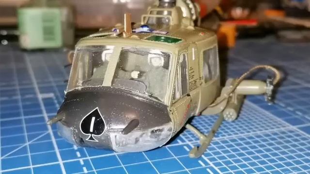 Bell UH - 1E Huey, HML-267, U. S. Marine Corps, 1965 (Revell, 1:48) смотреть онлайн