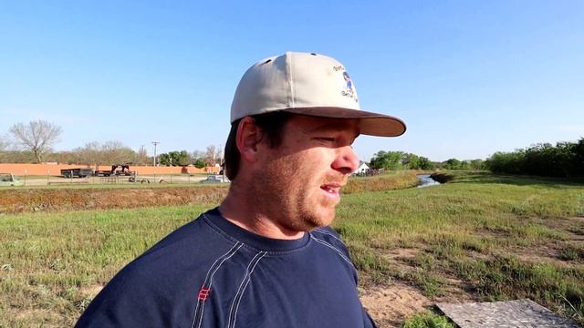 Getting the hay fields ready with fertilizer and water смотреть онлайн