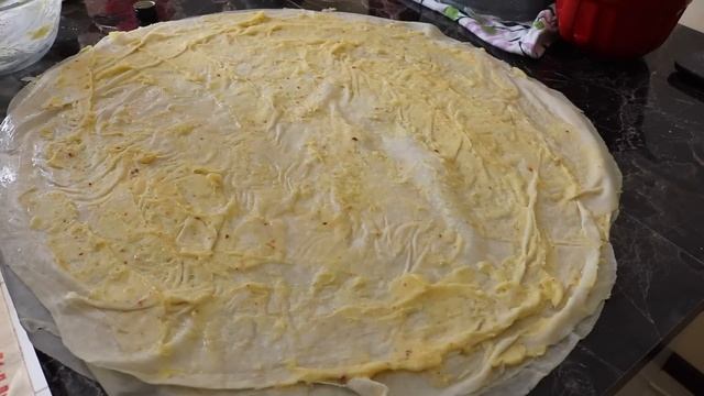 BU BÖREĞİ BUZLUĞA AT MİSAFİRİN GELİNCE PİŞİR - PATATESLİ RULO BÖREK TARİFİ -POTATO ROLL PASTRY RECI смотреть онлайн