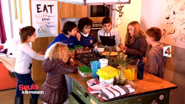 France 4 / Seuls à la maison, extrait de l'opération "omelette" смотреть онлайн