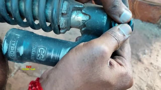 HOW TO CHANGE SUSPENSION BUSHES || PULSAR BIKE смотреть онлайн