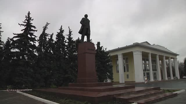 Памятник Ульянову. В . г Сызрань "без прикрас" . смотреть онлайн