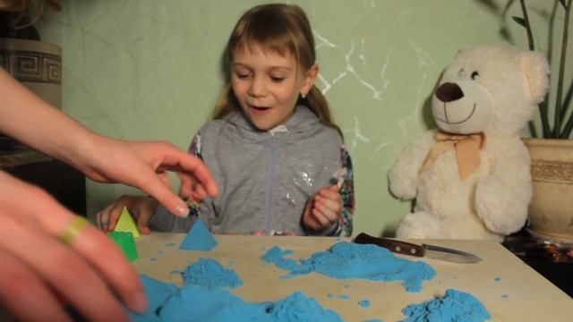 Kinetic Sand лепим вместе с Teddy смотреть онлайн