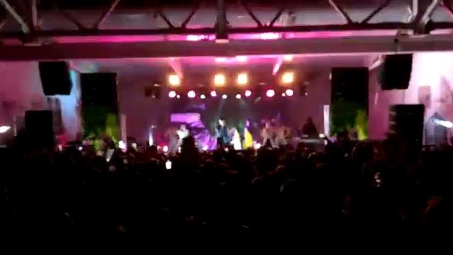 Звук, свет и три экрана на сцене смотреть онлайн