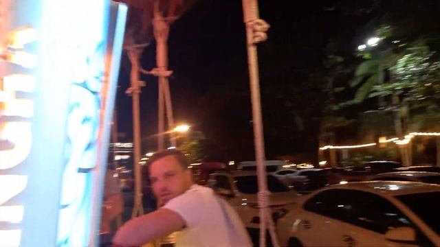 Relaxing at Hilton Mojito Bar, Patong Beach, Phuket, Thailand смотреть онлайн