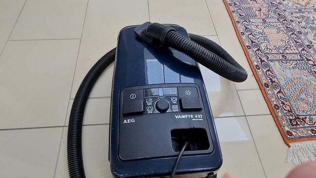 AEG Vampyr 432 Electronic Canister Vacuum Cleaner (1994) Motor Test #vacuumcleaner #vintage #sound