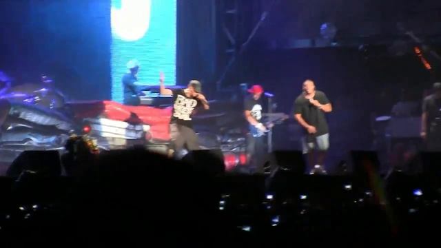 I Need a Doctor - Eminem ft. Dr. Dre & Skylar Grey LIVE in Sydney, Australia смотреть онлайн