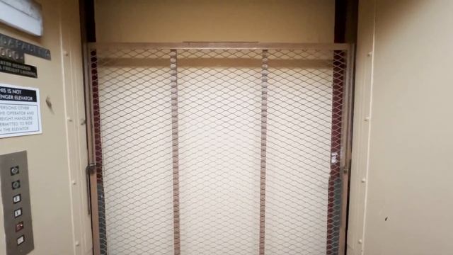 CLEAN Montgomery Hydraulic Freight Elevator - The Warehouse - Stockton, CA смотреть онлайн
