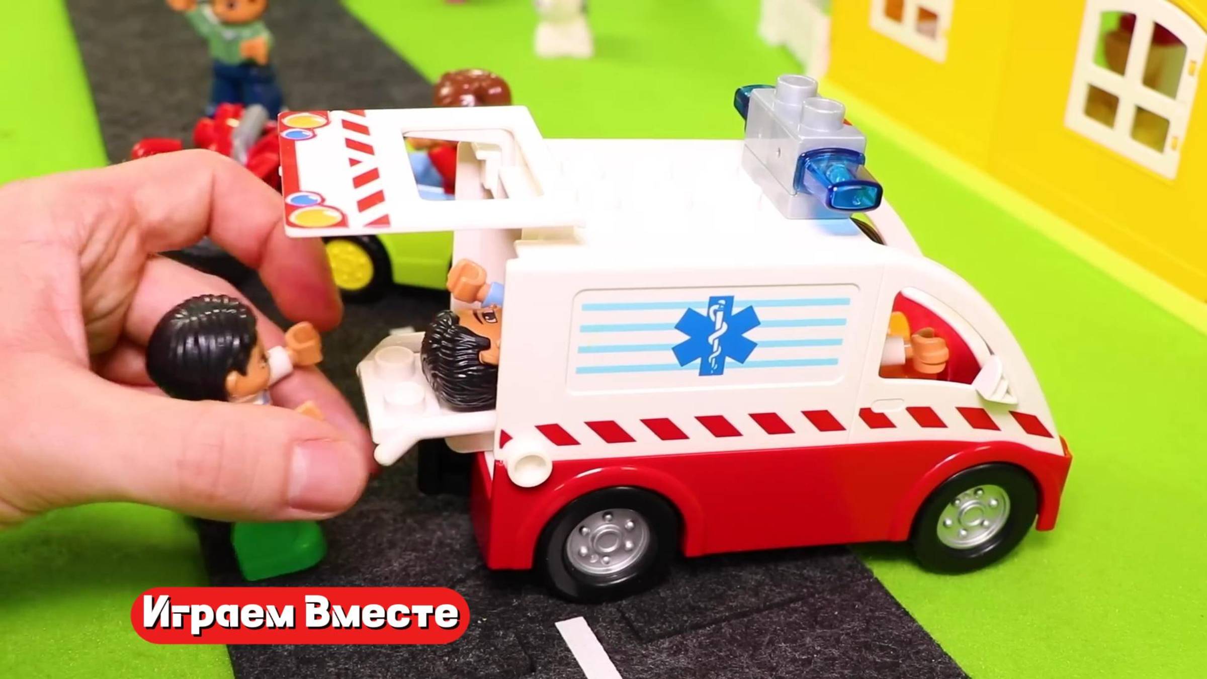 Играем вместе в грузовики ! Город из Лего ! Машинки и конструктор для детей ! смотреть онлайн