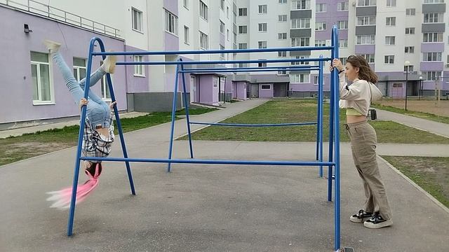 1.05.2024 Милана и Кира импровизируют танцевальный этюд смотреть онлайн