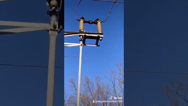 Отключения розьеденителя на контактной сети, переменный ток!!!!! смотреть онлайн