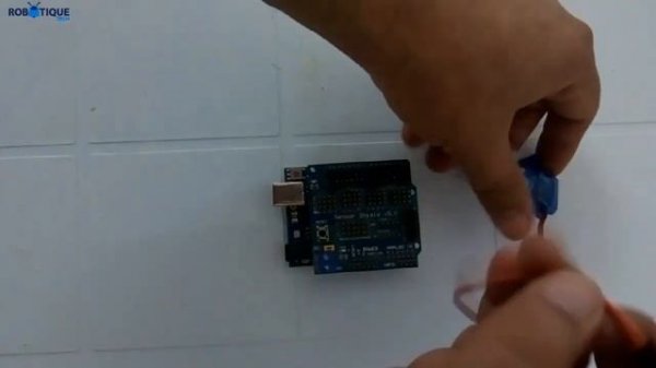 Control four servo motors by Arduino and Sensor Shiel v5.0