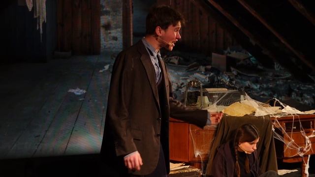 7. Герои понимают, что не просто так попали в прошлое. Спектакль "Я помню" смотреть онлайн