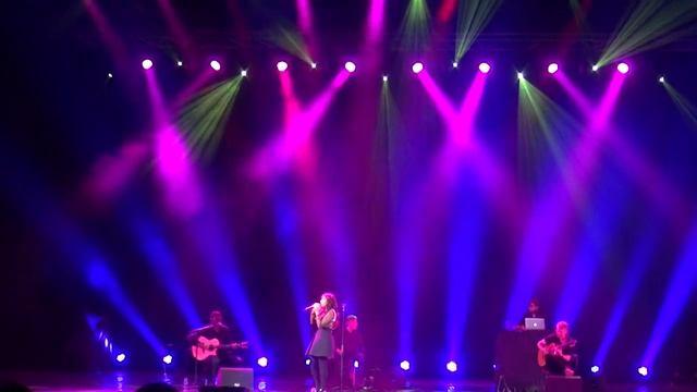 Indila Live Bucharest 07dec '14 "Run run run" смотреть онлайн