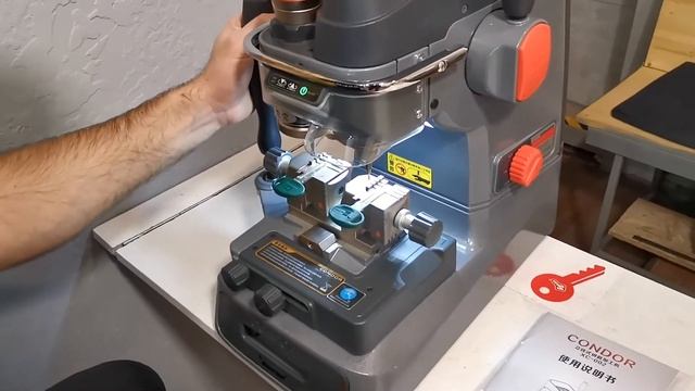 Xhorce condor XC-002 Станок для изготовления ключей вертикального типа. смотреть онлайн