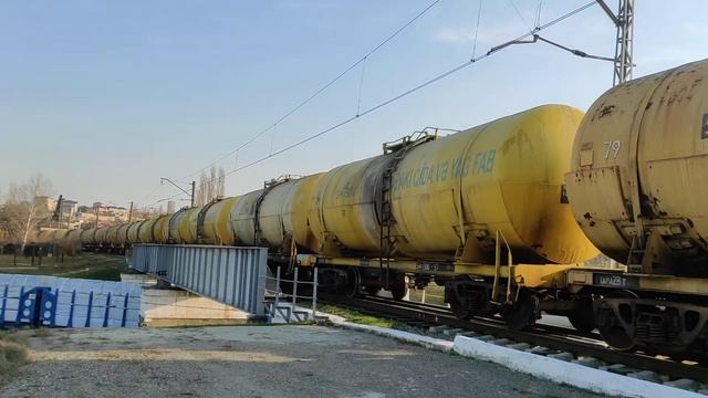 ВЛ11М-463+ВЛ11М-402 с грузовым следуют по перегону Баладжары-Хырдалан смотреть онлайн
