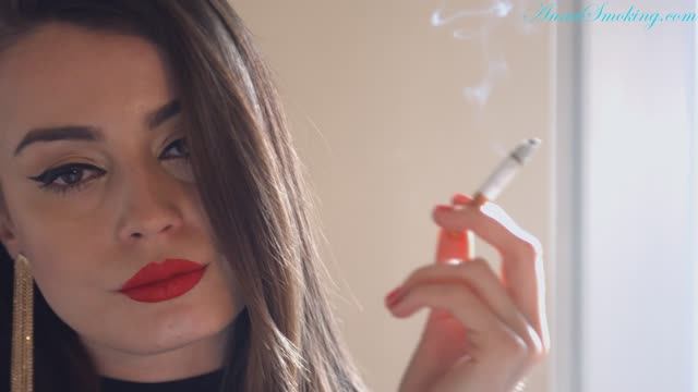 Аня красавица 1 Anna smoking fetish смотреть онлайн