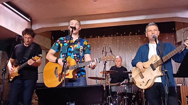 Концерт группы Ирония Судьбы 2 отделение в Гнезде Глухаря 20.11.2024 смотреть онлайн