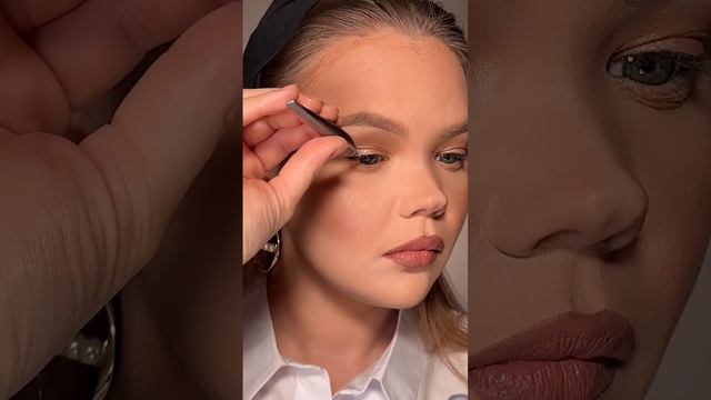 ДЕЛАЕМ СТРЕЛКИ ИЗ РЕСНИЦ😱 смотреть онлайн