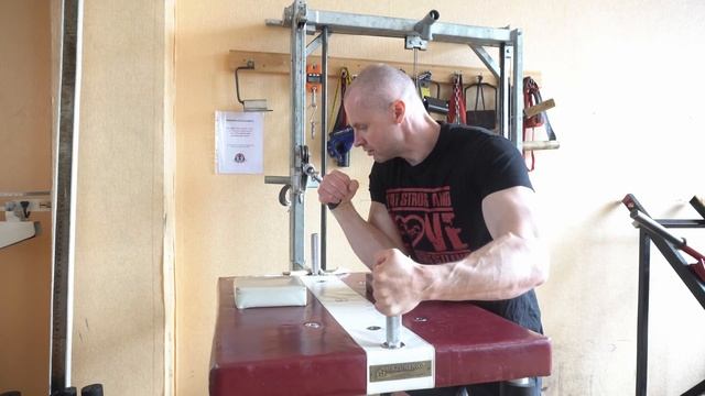 Static Side Pressure Training for Armwrestling (Ray and Janis) смотреть онлайн