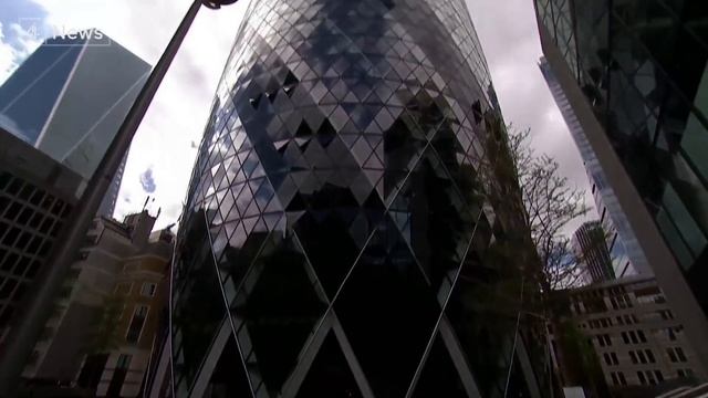 UK exports to EU plunge 40 per cent in January смотреть онлайн