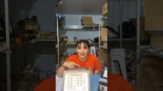 Đèn năng lượng giảm giá 1 ngày duy nhất смотреть онлайн