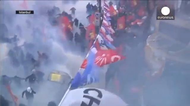 Турция слезоточивый газ и водомёты после похорон смотреть онлайн