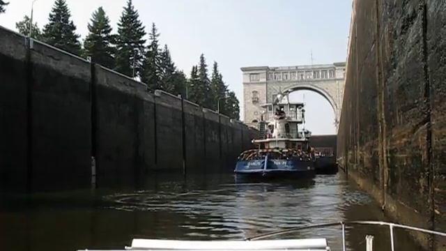 Шлюзование в Угличе смотреть онлайн