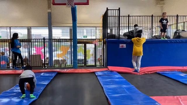 Holiday vlog no.1 at gravity jump park смотреть онлайн