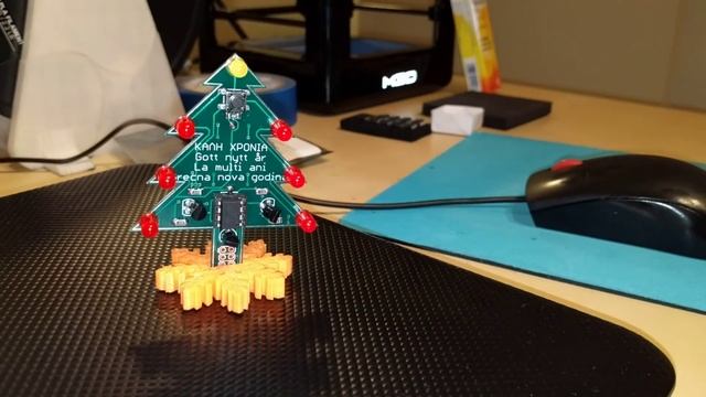 ATTiny25 Xmas PCB tree смотреть онлайн