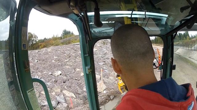Sorting some curb stones with Yanmar vio57 indexator and a vahva grab смотреть онлайн