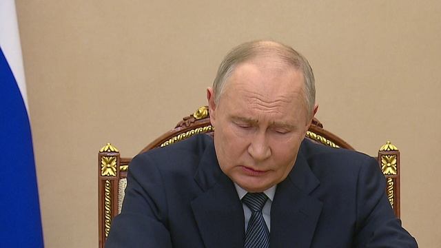 Путин провел совещание с руководством МО и представителями ОПК системы "Орешник". смотреть онлайн