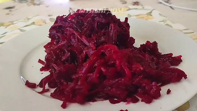 Самый простой салат из самой обычной свеклы. Готовьте сразу 2 порции. Съедят за минуту смотреть онлайн
