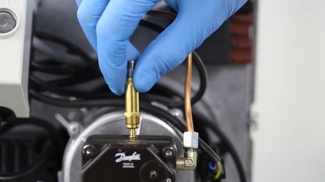Changing the solenoid valve NC on the oil pump BFP смотреть онлайн