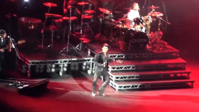 Queen+ Adam Lambert - Another One Bites The Dust - Multicam смотреть онлайн