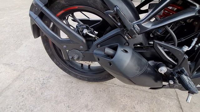 Bajaj Pulsar RS 200 2023 | Detailed Review | Better then R15? | Gearhead Official смотреть онлайн