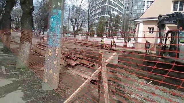 Ремонт Замарстинівської: демонтаж, бруківка, колії смотреть онлайн