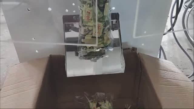 Линия для фасовки упаковки конфет по 500гр. смотреть онлайн