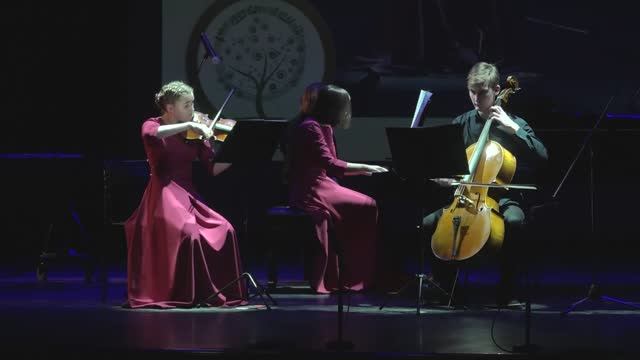 Праздничный концерт по случаю 45-летия ДМШ № 11 им. М.А. Балакирева города Екатеринбурга смотреть онлайн